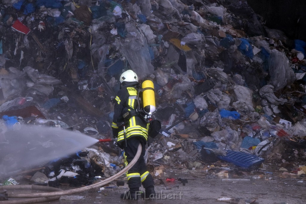 Feuer AVG Koeln Rath Heumar Wikingerstr 032.JPG - Miklos Laubert